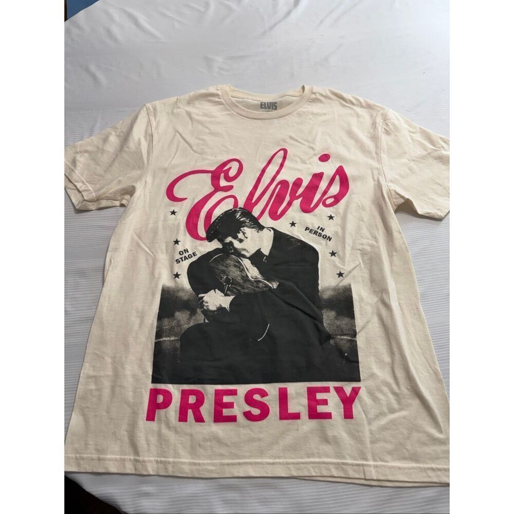 Elvis Presley On Stage T-Shirt Size Large